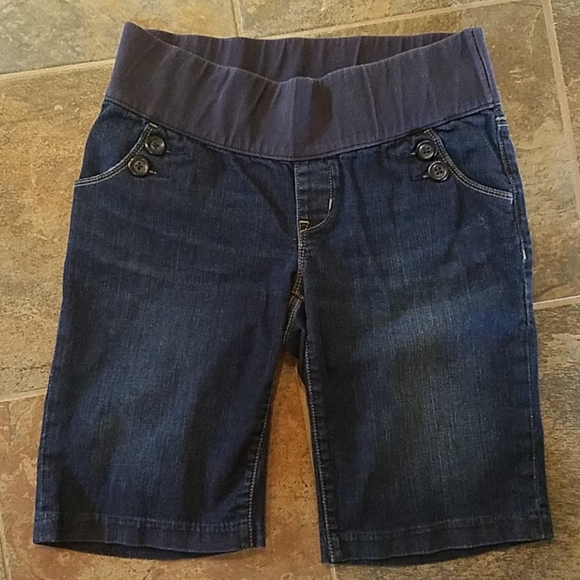 💕Gap* Maternity Shorts - Picture 3 of 4
